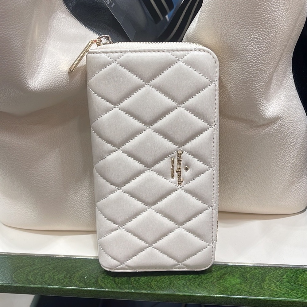 Kate Spade Carey Large Continential Wallet
Parchment 

NWT